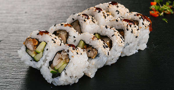 Inside Out Maki Mit Sesam California Rolls Lieferservice In Nurnberg